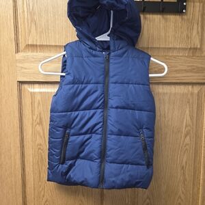 New boys size small (5-6) hooded puffer vest